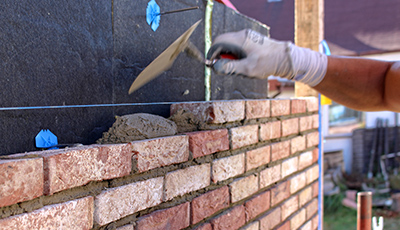 Dobór ceramicznych elementów murowych i zapraw w zależności od warunków środowiskowych i miejsca zastosowania