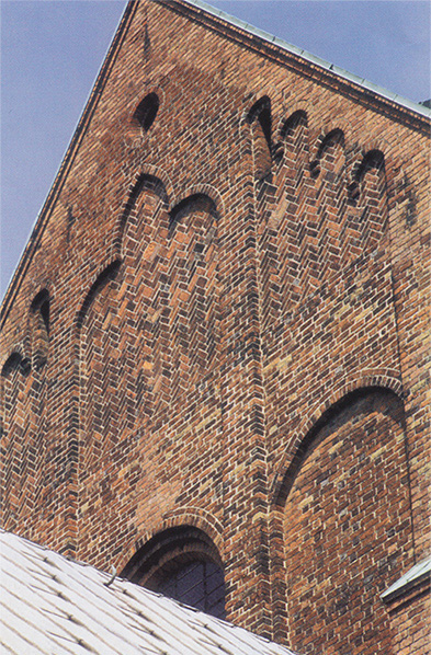 Szczyt fasady katedry w Roskilde Dania