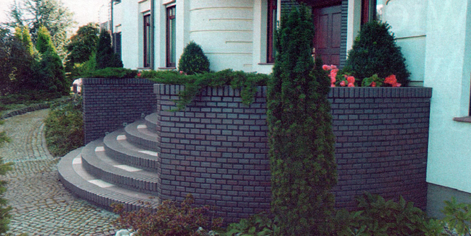 Fot.4. Murek i schody wykonane z bruku klinkierowego / małogabarytowej cegły