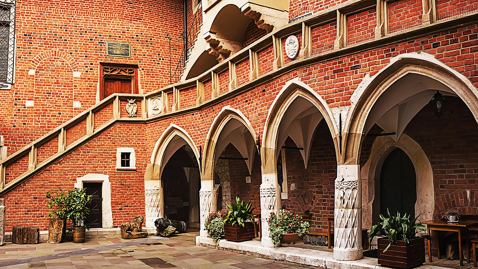 materialy-ceramiczne-w-budownictwie-i-architekturze-krotki-zarys-problematyki-historycznej