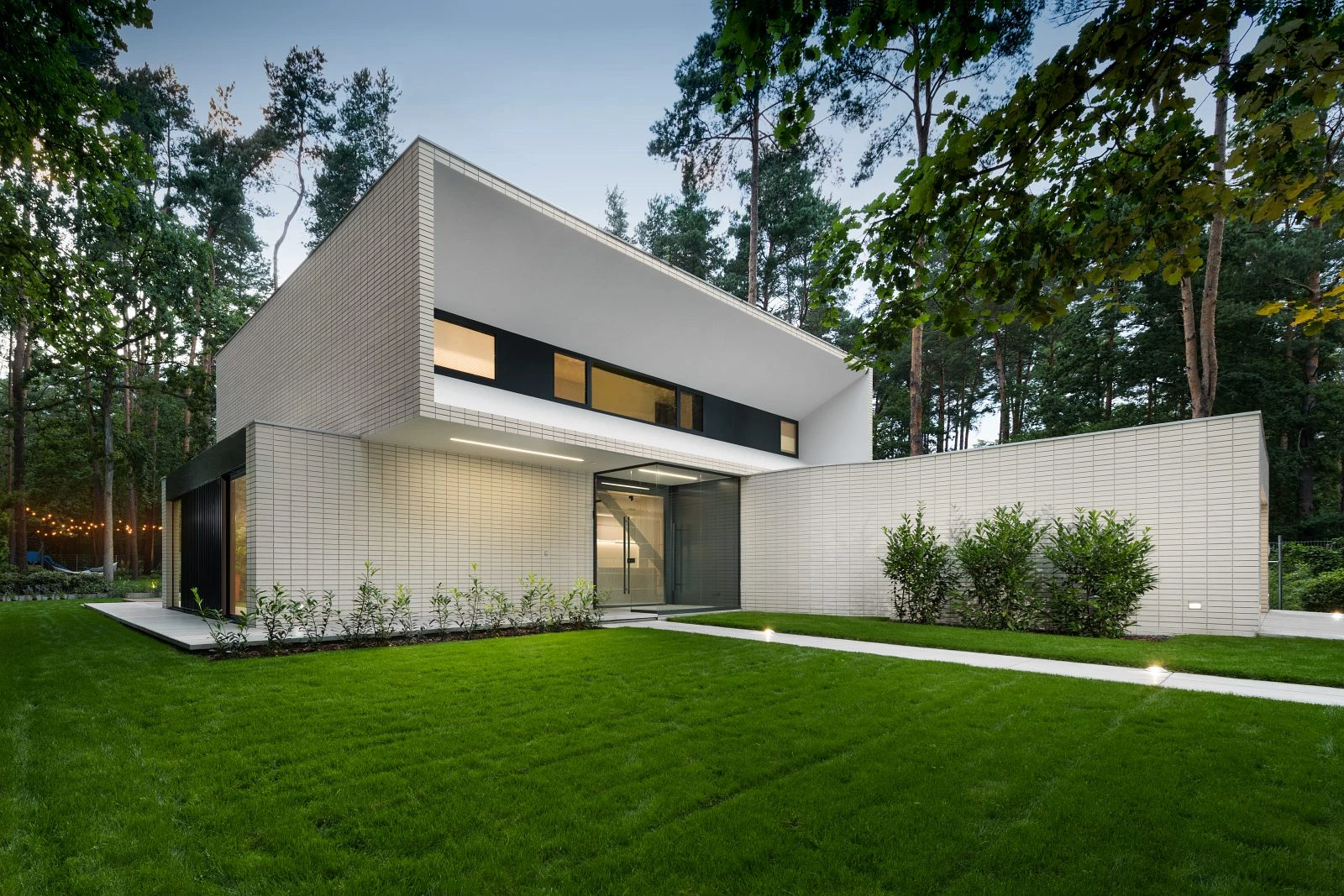 dzc-0400-rb23-wspolczesna-rezydencja-butikowa-w-lasach-pod-warszawa-14