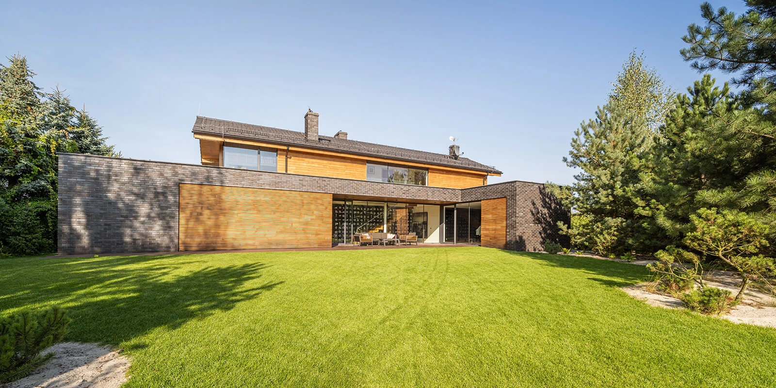 dzc-0424-dom-z-weranda-i-przydomowa-strefa-spa-27