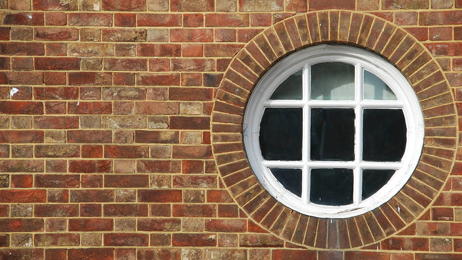 wykonywanie-izolacji-poziomych-wtornych-w-murach-z-cegły-ceramicznej