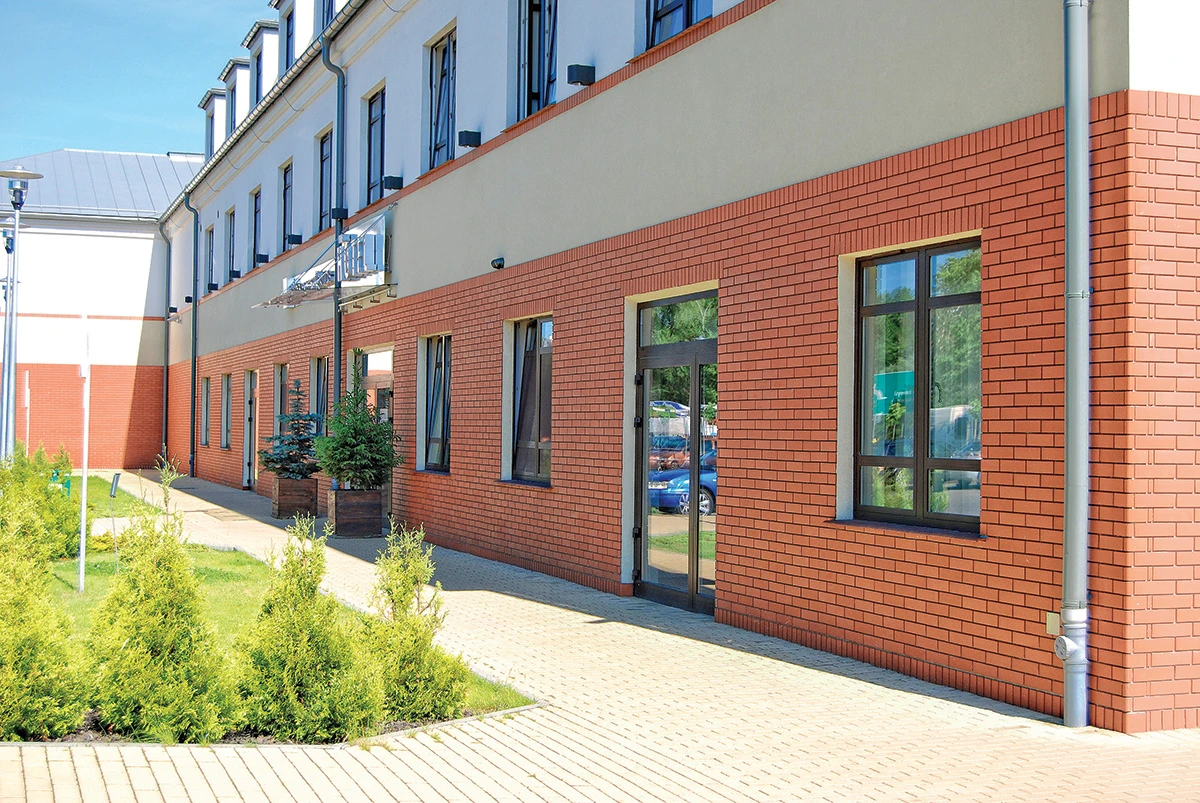 realizacja-01-rubinowa-czerwien-klinkier-przysucha-02