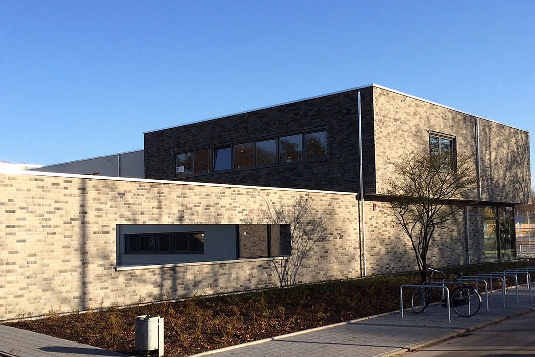 manus_kyra_carbon_realizacja_01_lg