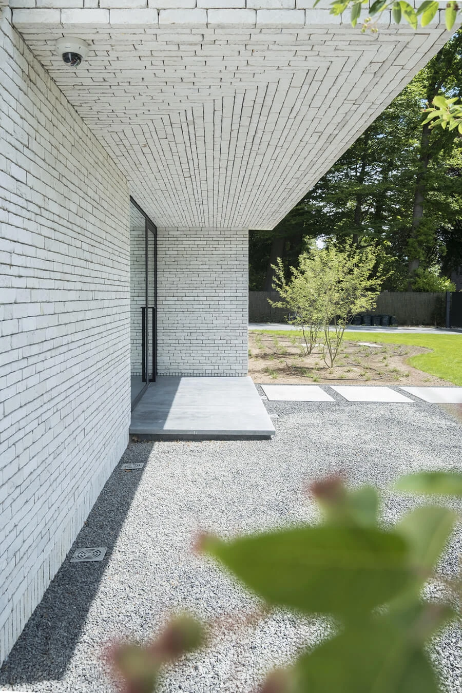 350-rainbow-white-realization-05