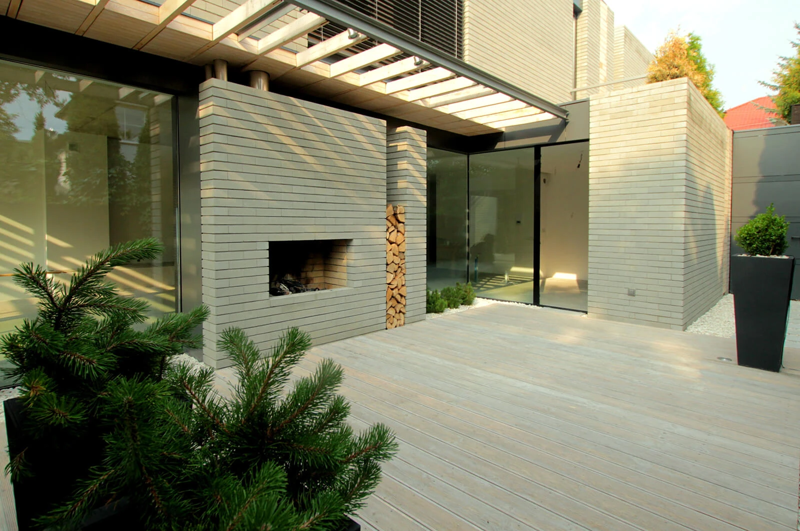 dzc-0516-dom-na-waskiej-dzialce-06