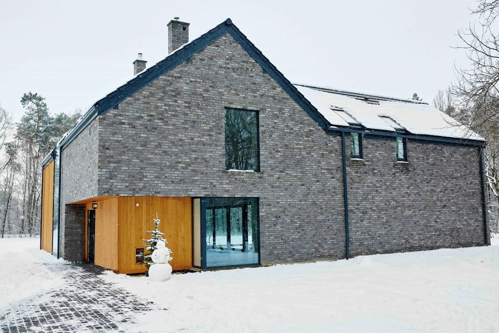 dzc-0203-dom-z-kinem-05