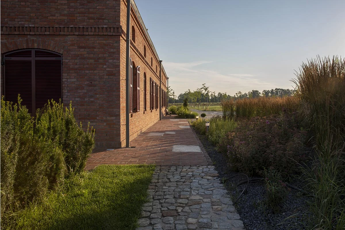 dzc-0139-nowoczesna-rezydencja-adaptowana-stodola-29