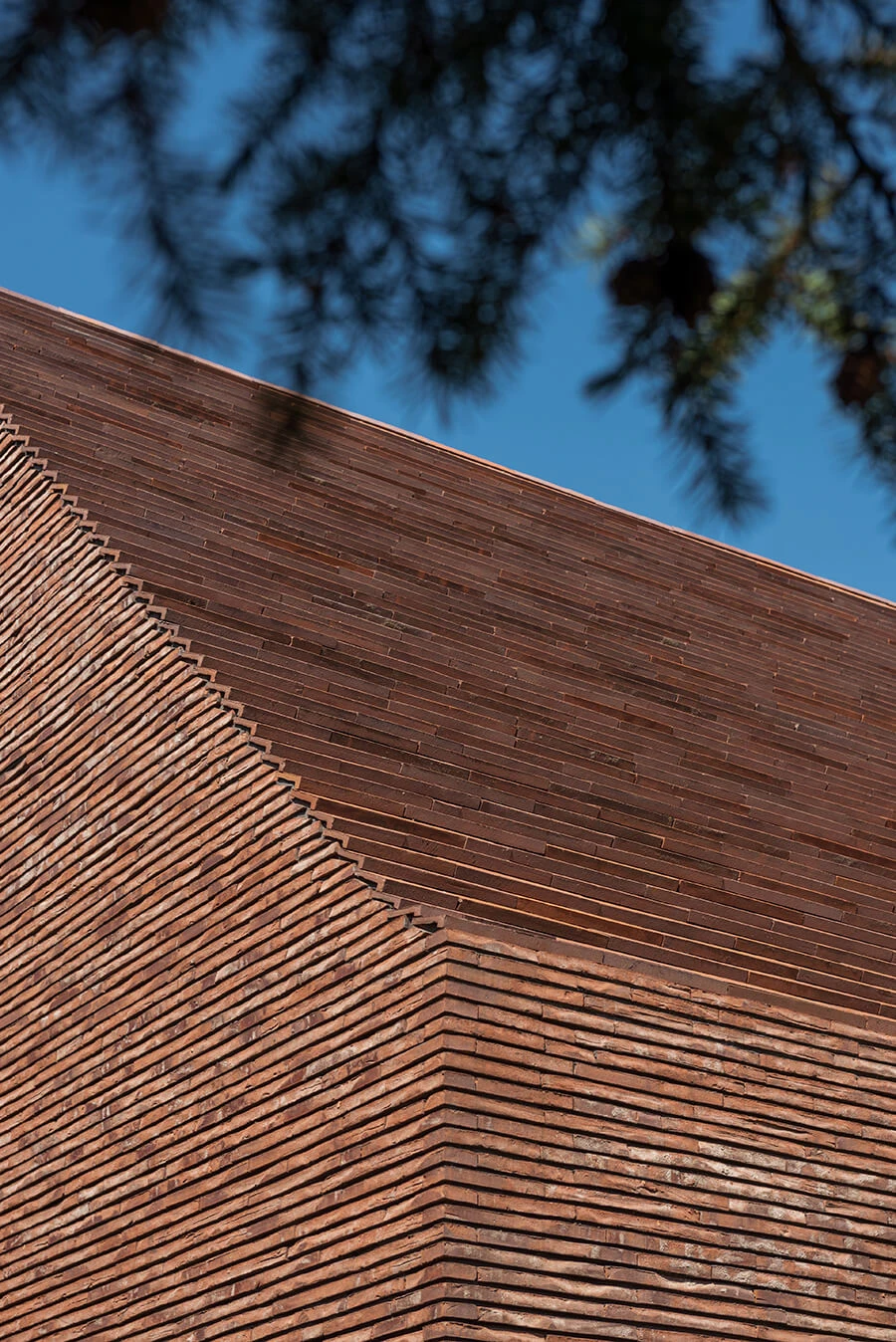 dzc-0359-dom-przelamany-9