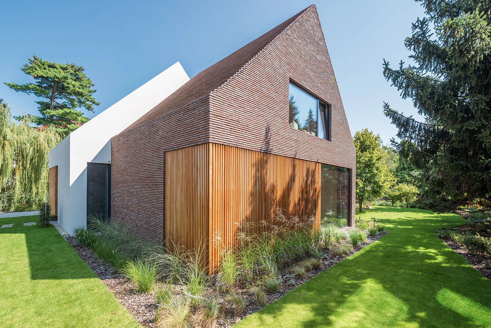 dzc-0359-dom-przelamany-3