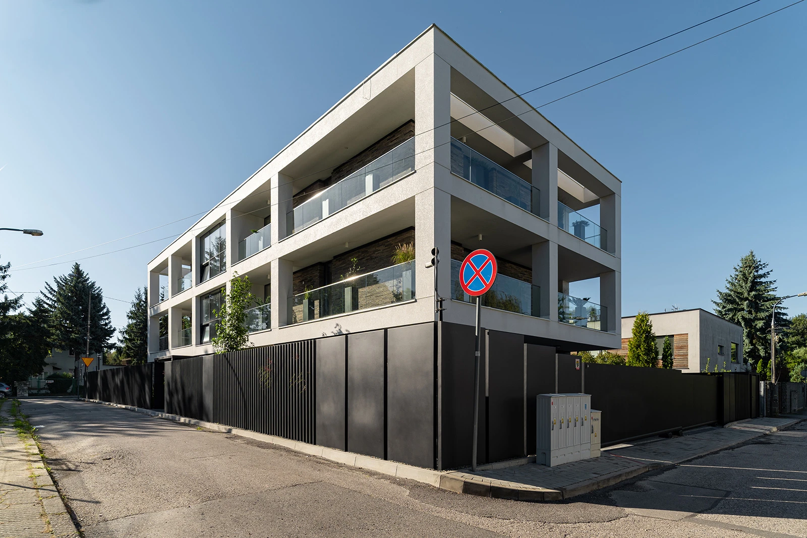 dzc-0892-dom-obramowany-10