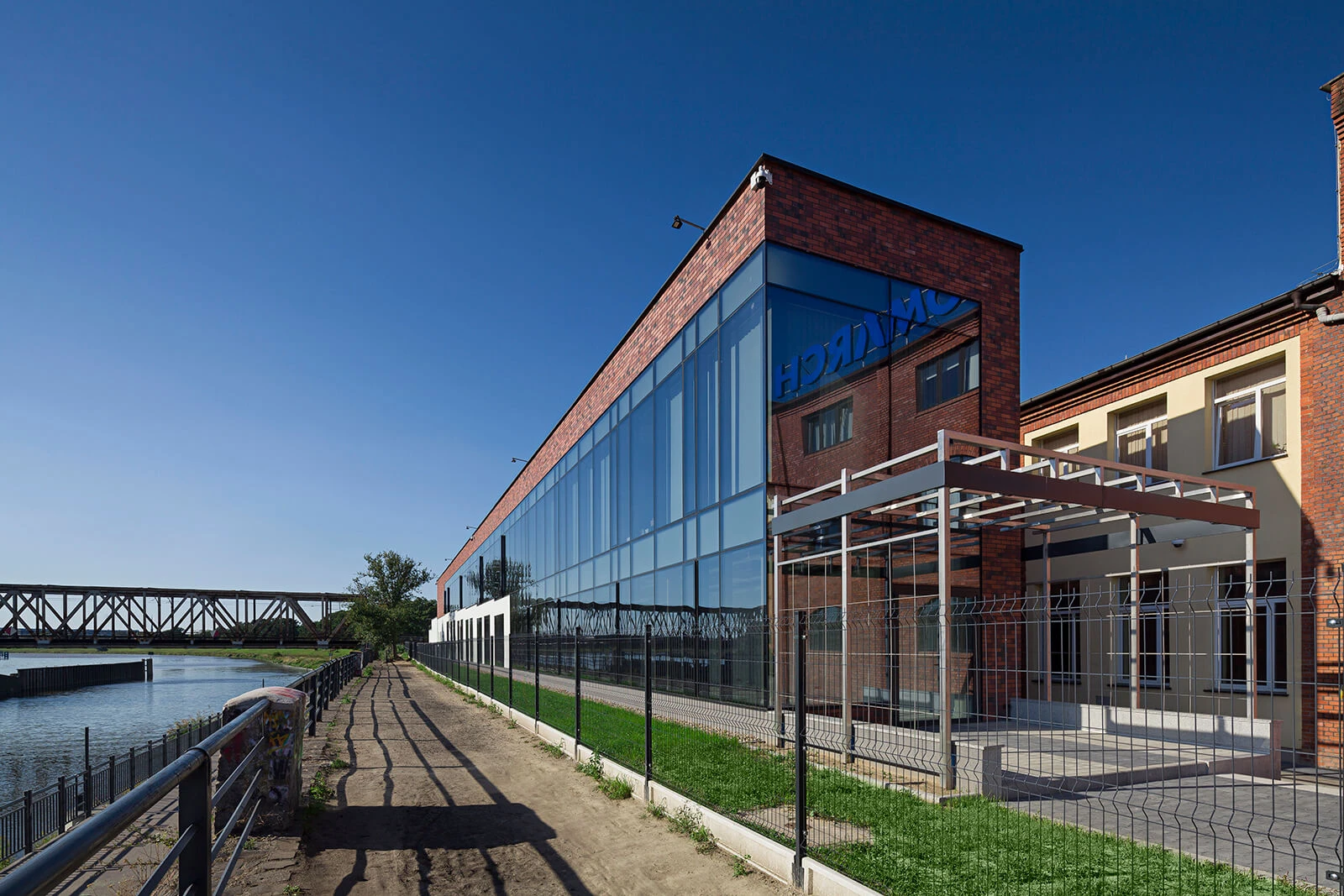 HF50-old-factory-realizacja-07-lg