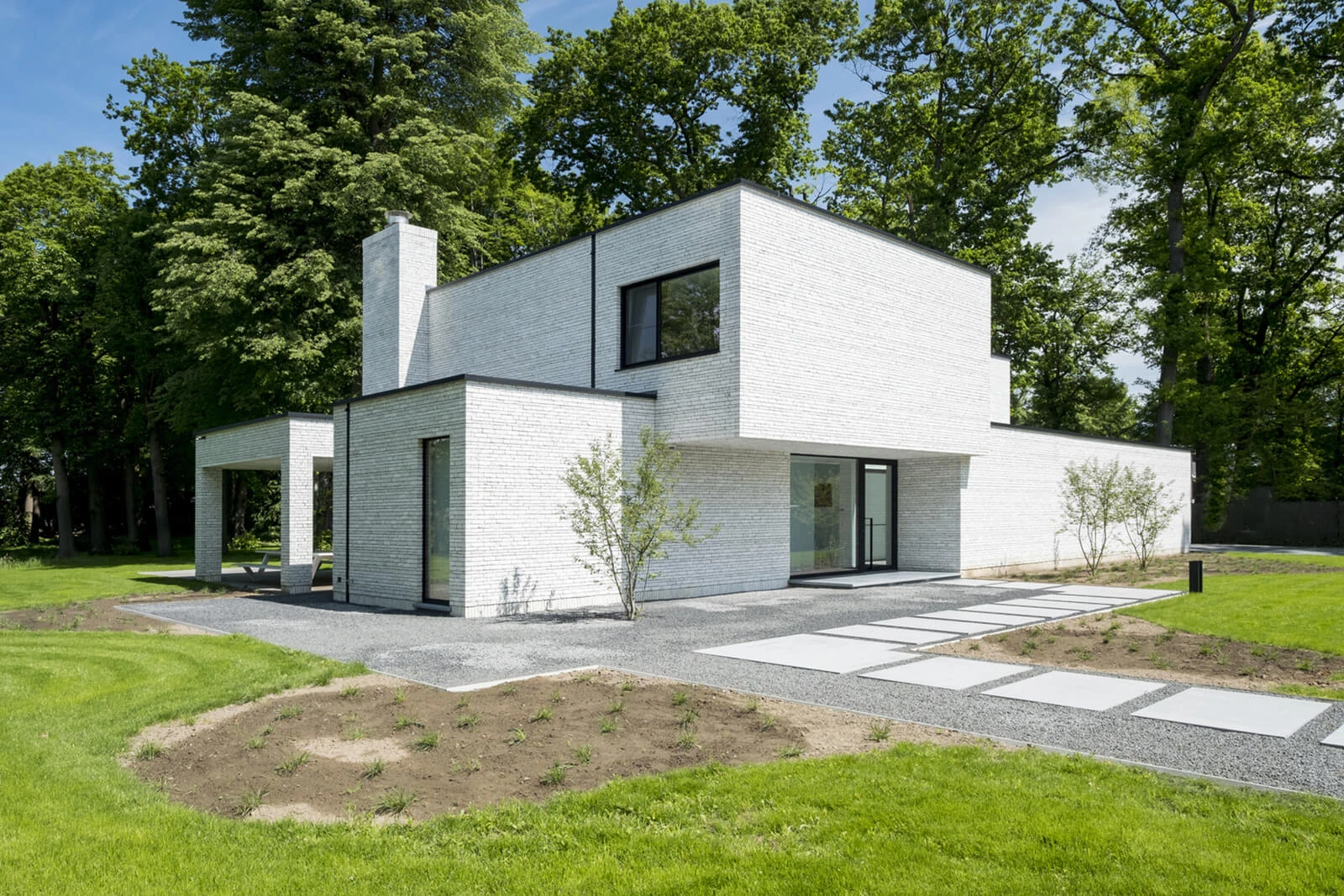 350-rainbow-white-realization-01