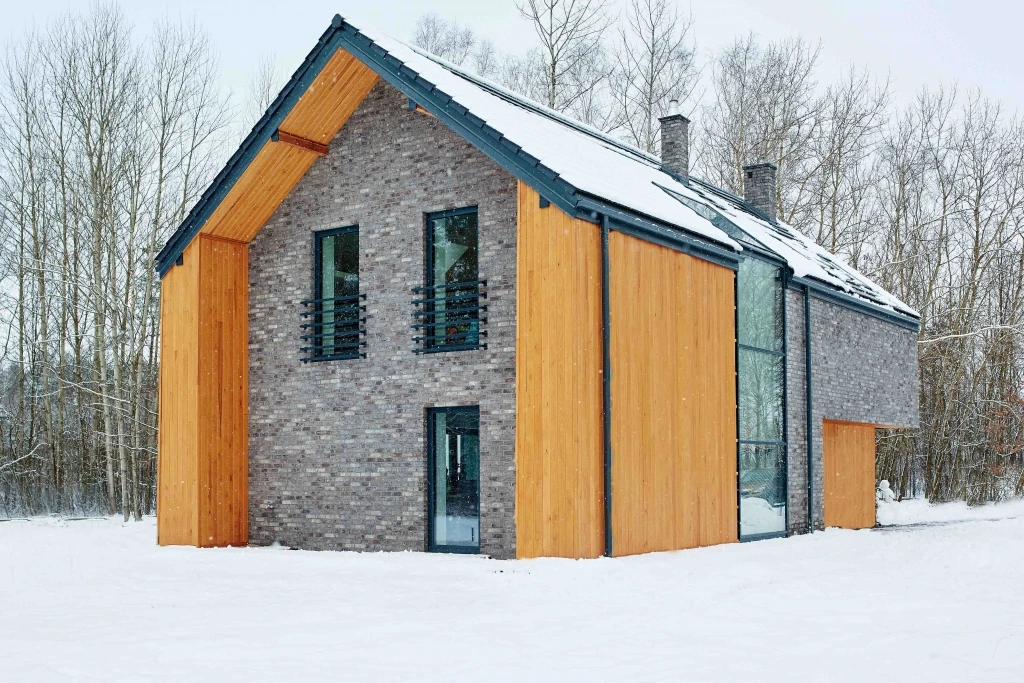 dzc-0203-dom-z-kinem-04