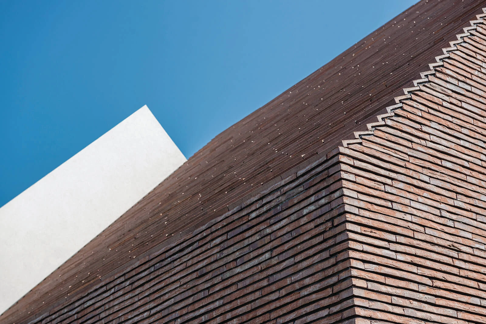 dzc-0359-dom-przelamany-8