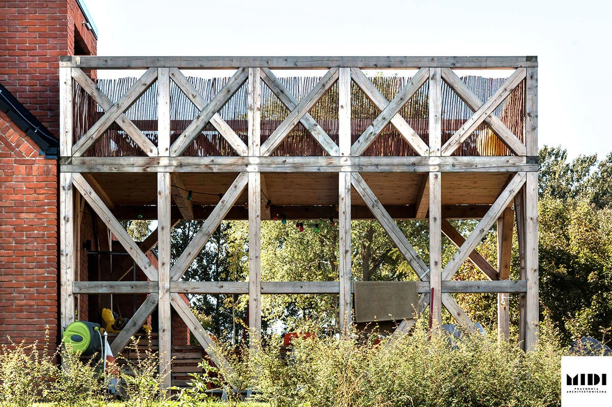 dzc-0177-ceglany-dom-02