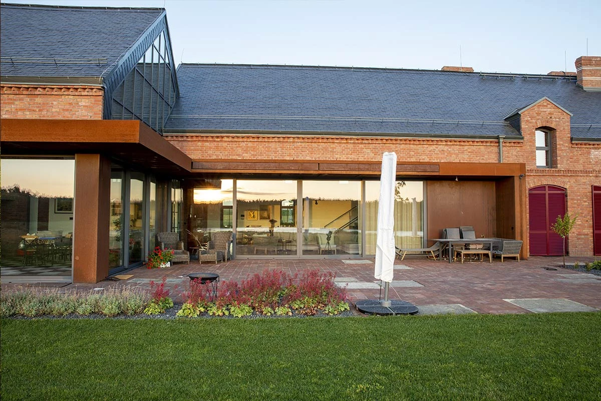 dzc-0139-nowoczesna-rezydencja-adaptowana-stodola-02