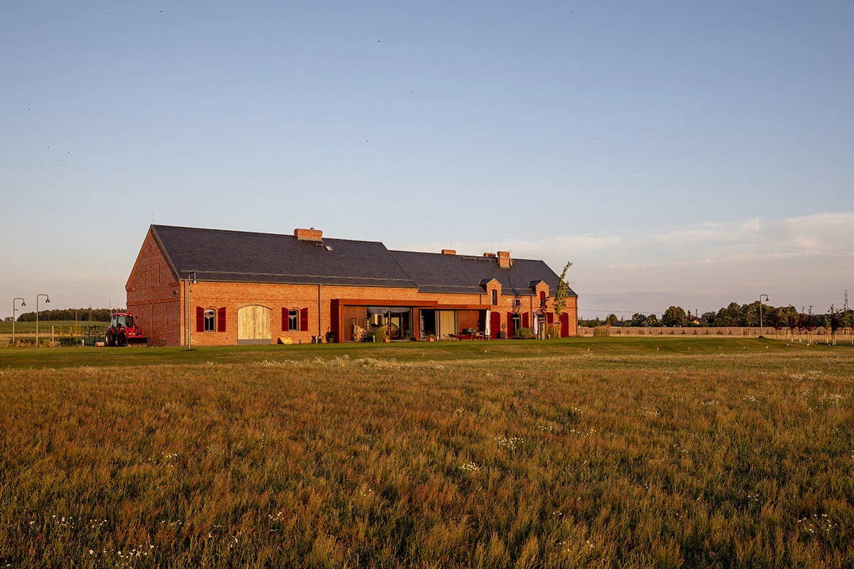 dzc-0139-nowoczesna-rezydencja-adaptowana-stodola-12