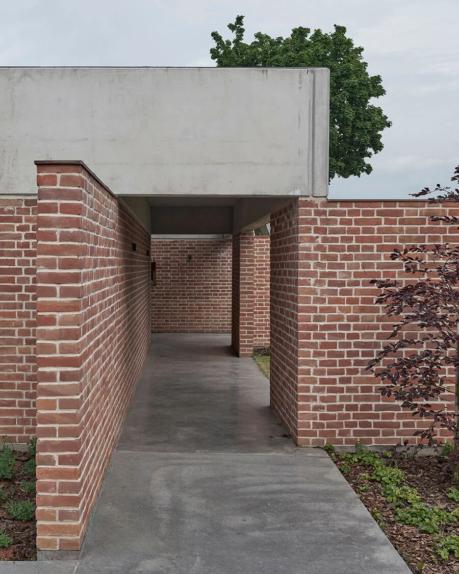 dzc-0566-dom-w-mlawie-01