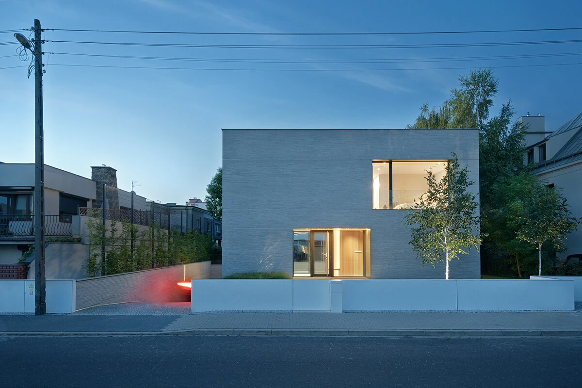 dzc-0501-dom-rozciety-08