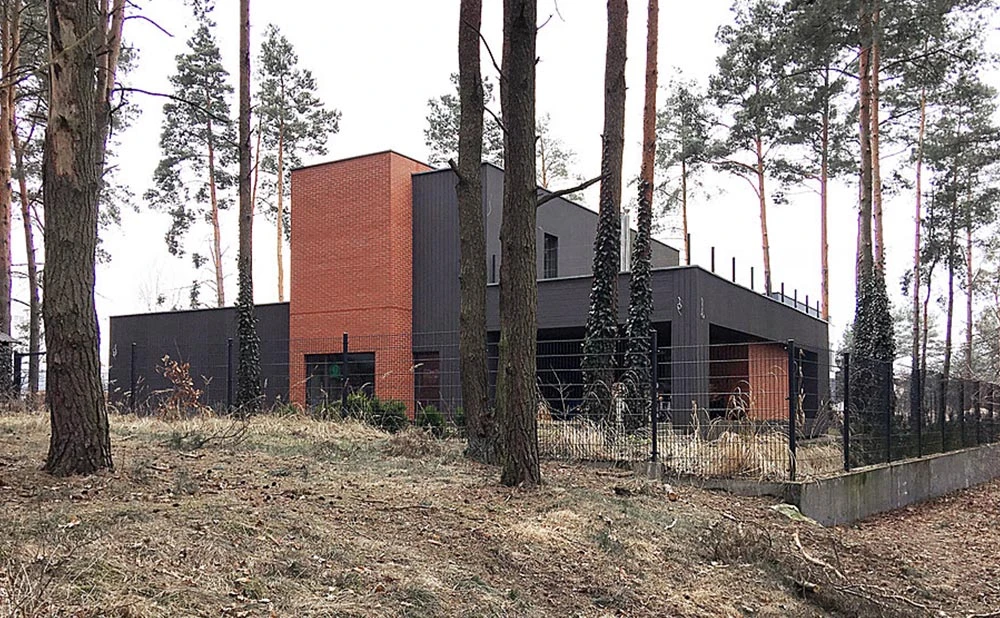 dzc-0129-dom-w-lesie-15