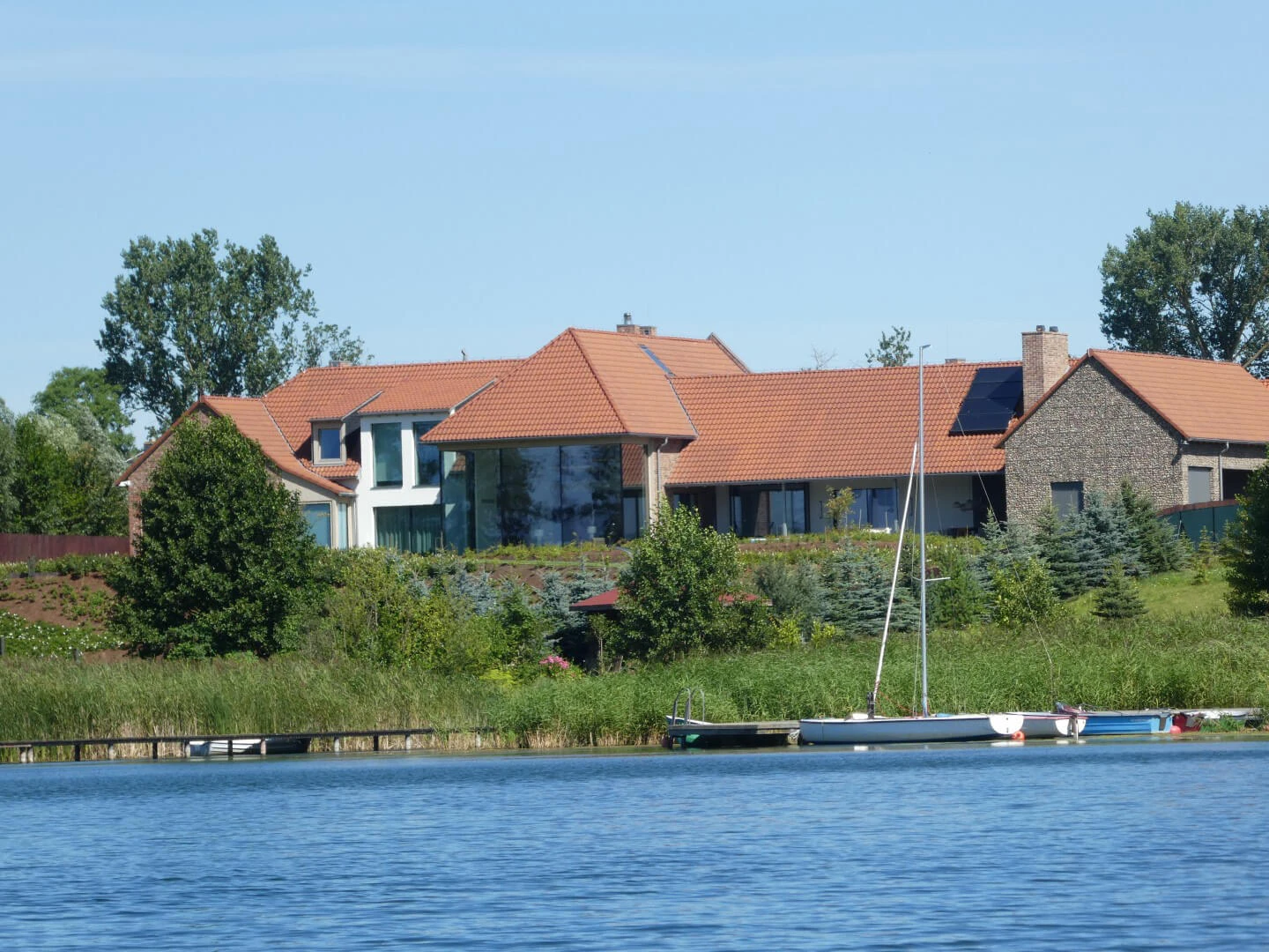 dzc-0643-dom-nad-wietrznym-jeziorem-04