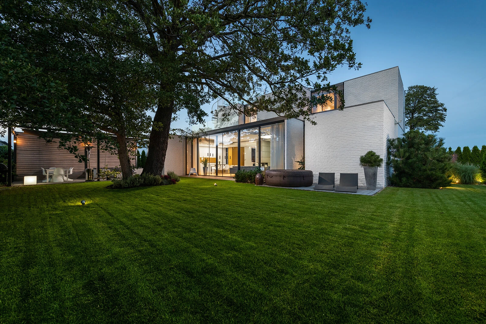 dzc-0560-dom-pod-drzewem-03