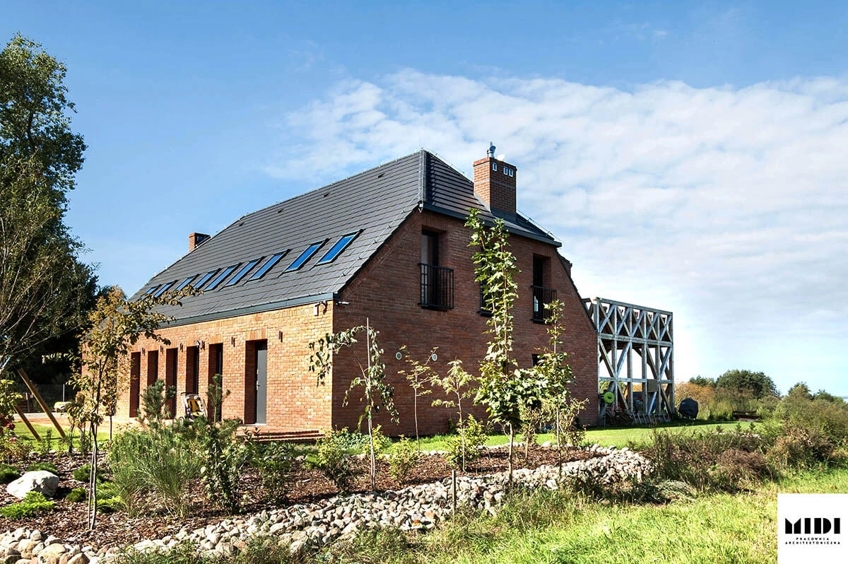 dzc-0177-ceglany-dom-06