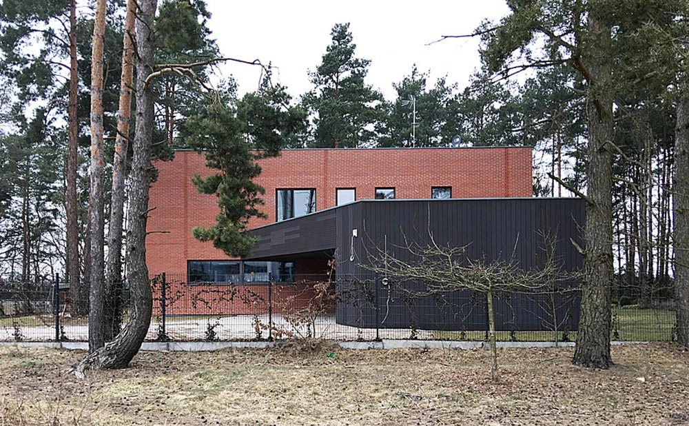 dzc-0129-dom-w-lesie-16