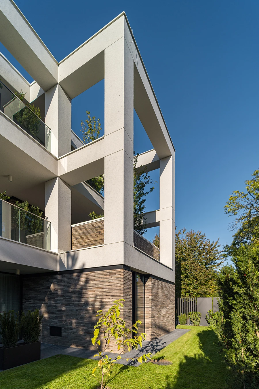 dzc-0892-dom-obramowany-09