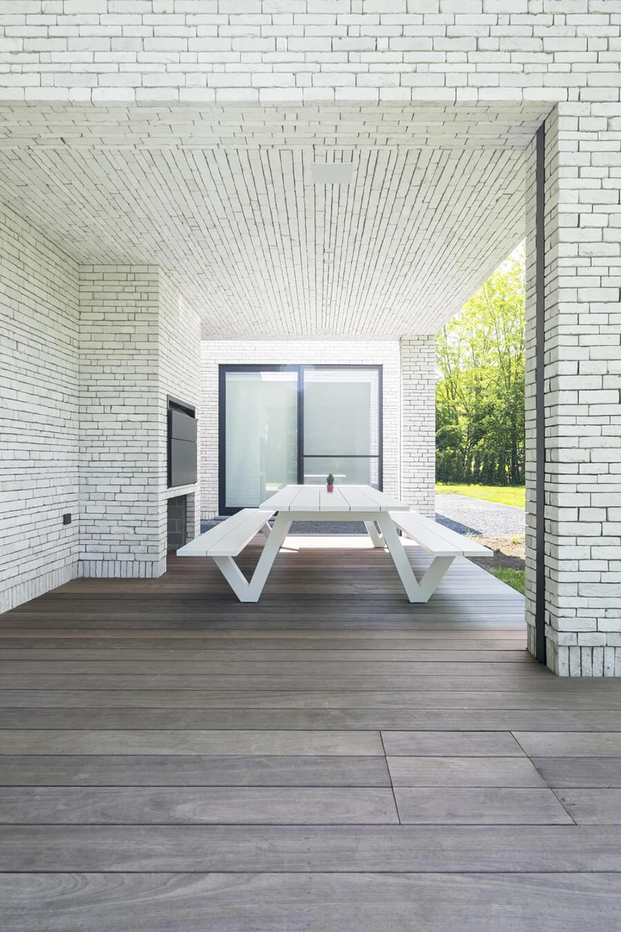 350-rainbow-white-realization-06