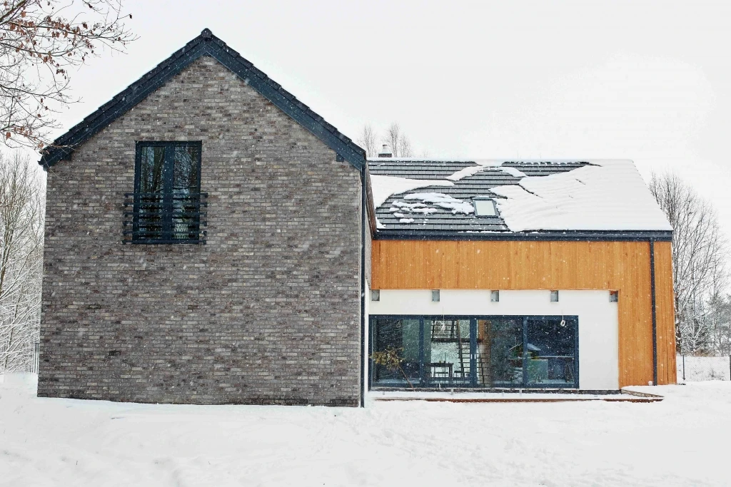 dzc-0203-dom-z-kinem-06