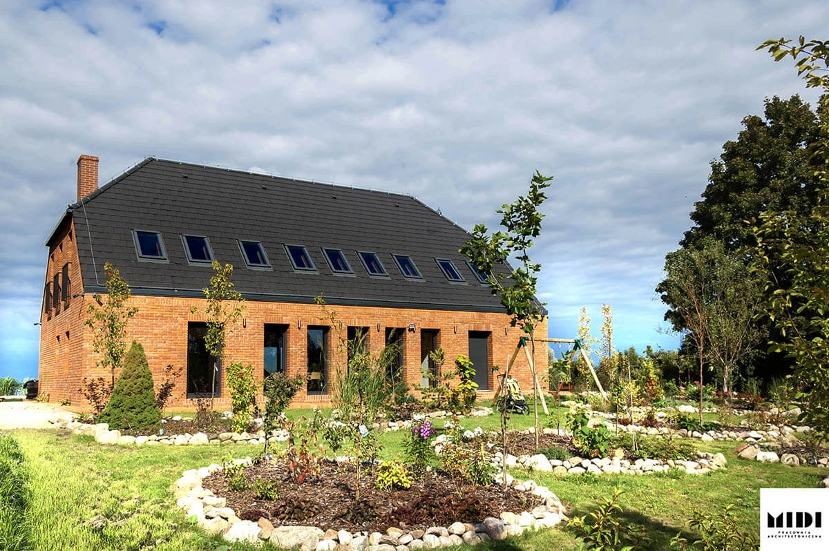 dzc-0177-ceglany-dom-05