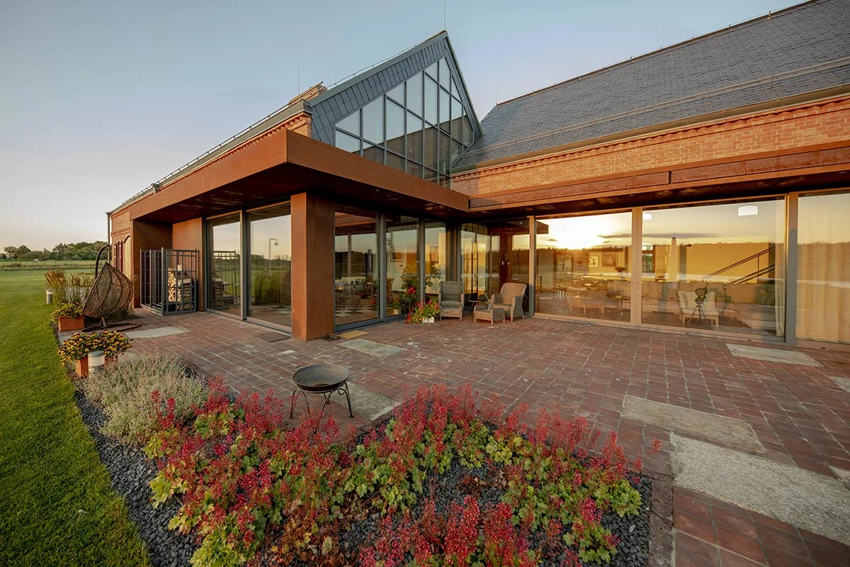 dzc-0139-nowoczesna-rezydencja-adaptowana-stodola-05