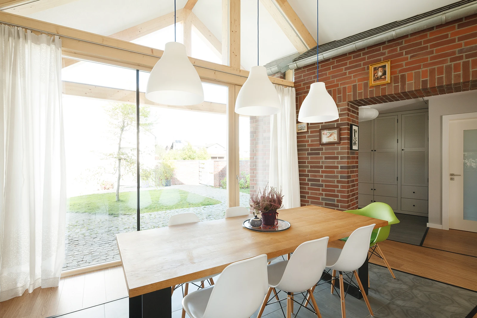 dzc-0006-domek-otwarty-na-las-02