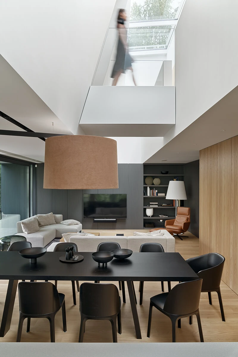 dzc-0501-dom-rozciety-05