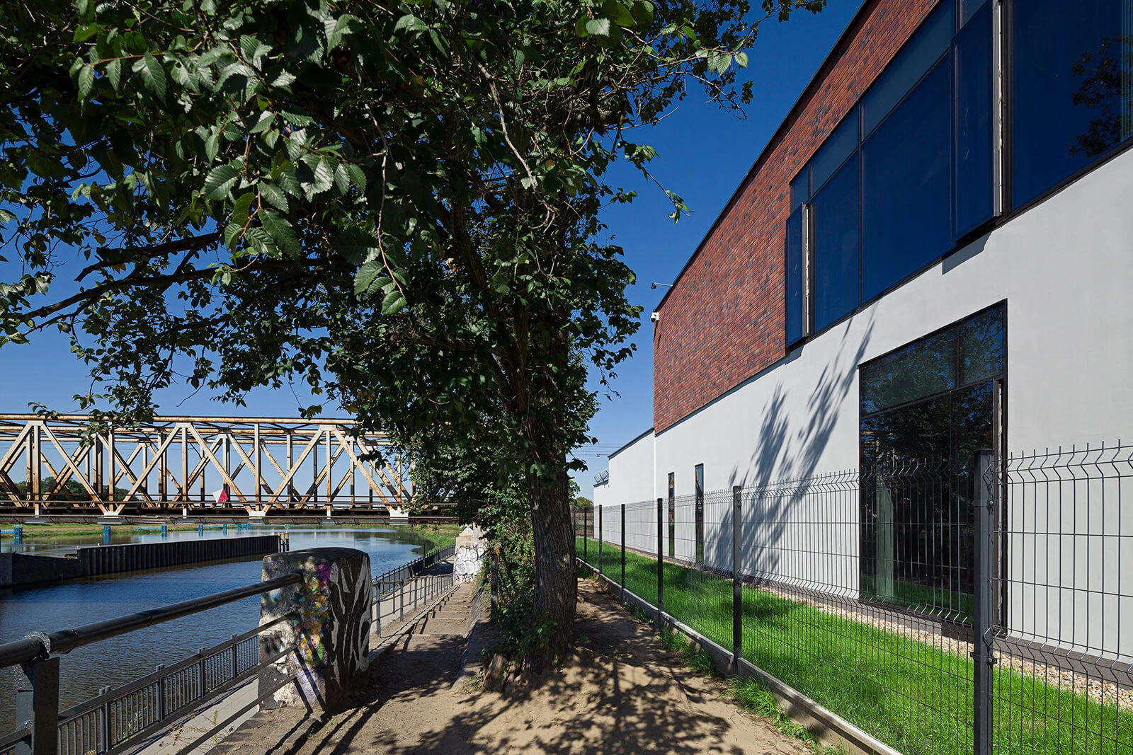 HF50-old-factory-realizacja-08-lg