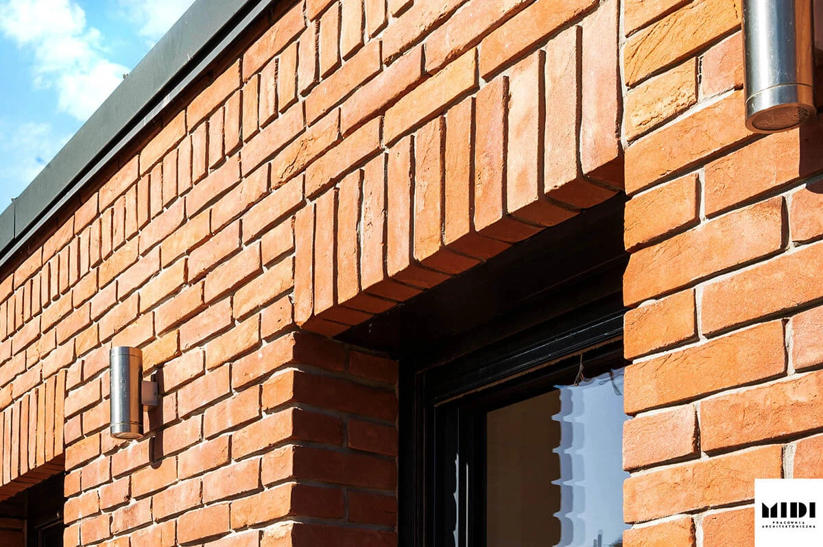 dzc-0177-ceglany-dom-01