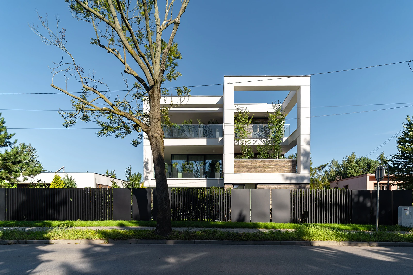 dzc-0892-dom-obramowany-18