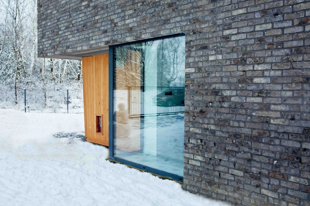 dzc-0203-dom-z-kinem-02