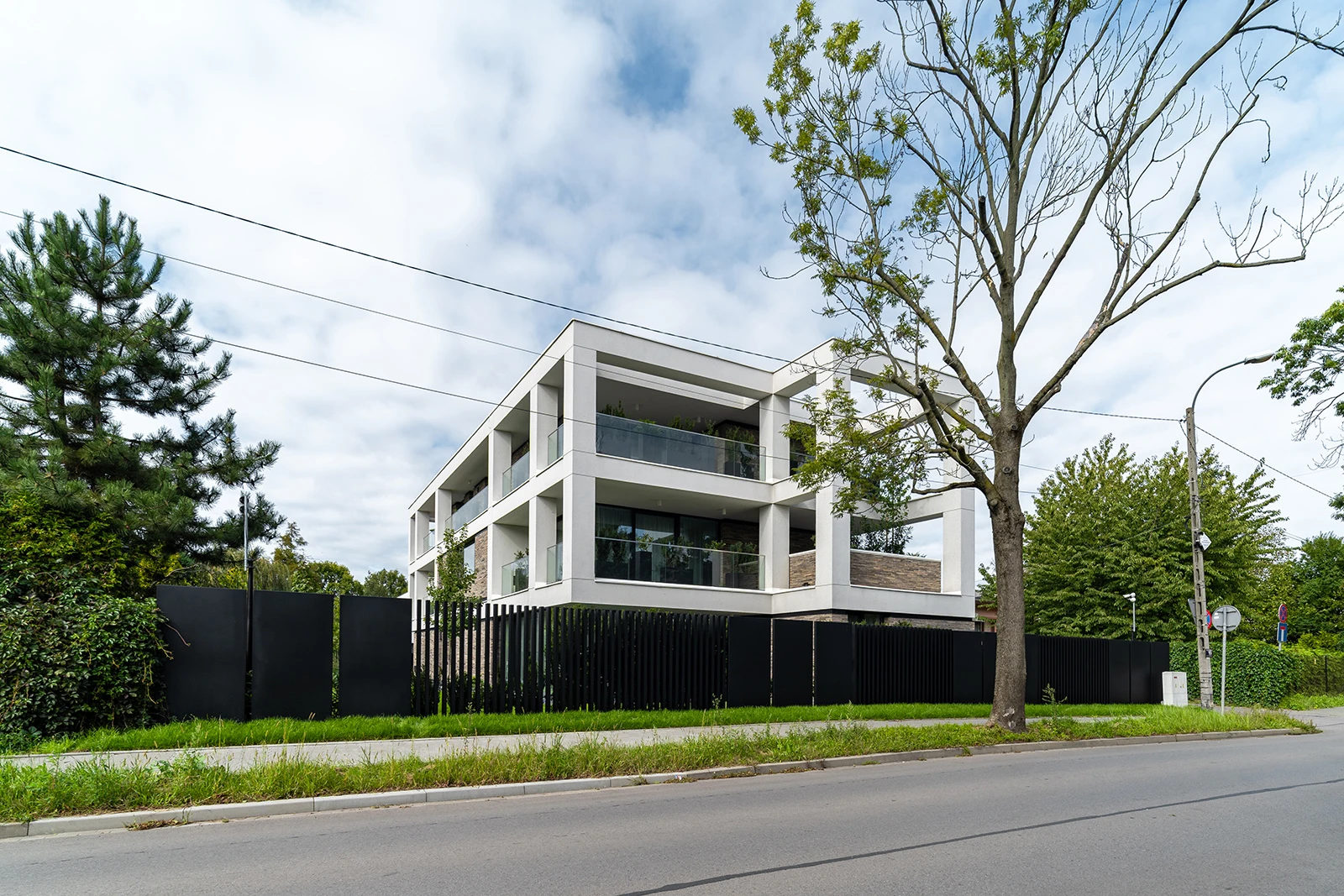 dzc-0892-dom-obramowany-24