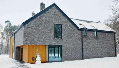 dzc-0203-dom-z-kinem-